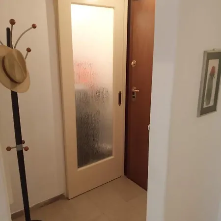 Beautiful Apt -up To 5 Guests- Close To Center! *