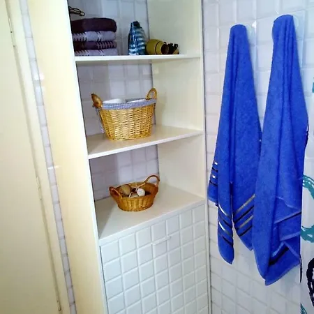 Beautiful Apt -up To 5 Guests- Close To Center! *