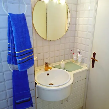 Lägenhet Beautiful -up To 4 Guests- Close To City Centre!