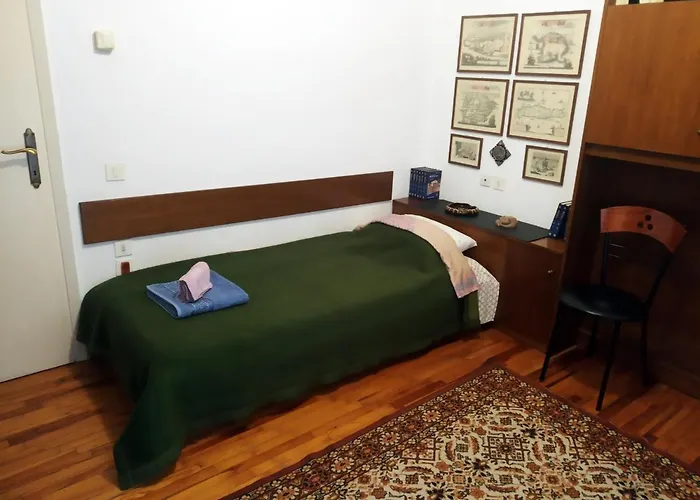 Beautiful -up To 4 Guests- Close To City Centre! アパート